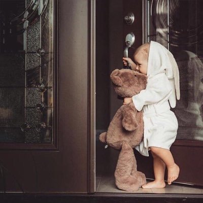 ان رحلت يوما اسرقوا لي دقائق فقط وناجوا الله أن يغفرلي ، اللهم اجعل قبري بعد فراق الدنيا اجمل مسكن تنام به عيناي