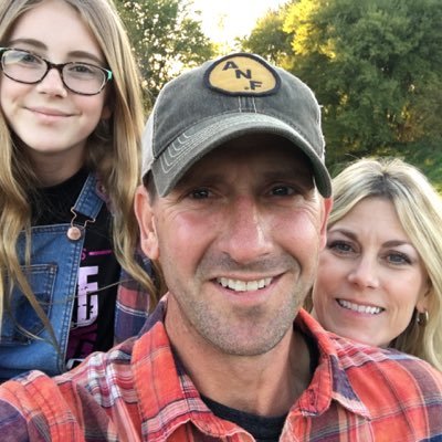 Servant Warrior, Blessed Husband, Proud Father/GPA, & Humble Coach. Passionate 4 the next generation Changing hearts, to help young minds produce amazing hands.