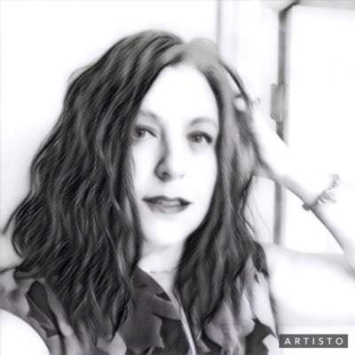 Wife, mother, networker, lover of music and peanut butter and banana sandwiches. I cut ribbons with big scissors.