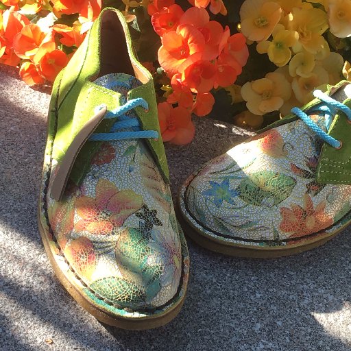 https://t.co/NeCKHdseJH 
Customise and personalise yours shoes. Create modern looks. Share with friends and family!