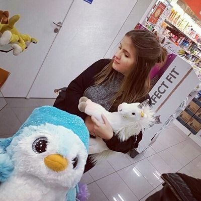 happilyunicorn's profile picture. 