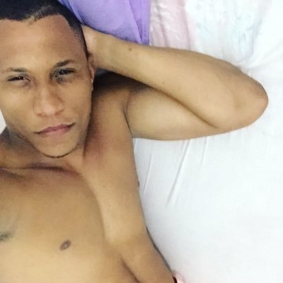 Sintonize sua vibração Não há tempo pra viver em vão E não pense mais em desistir Existe um mundo que só quer te ver sorrir.. ♫