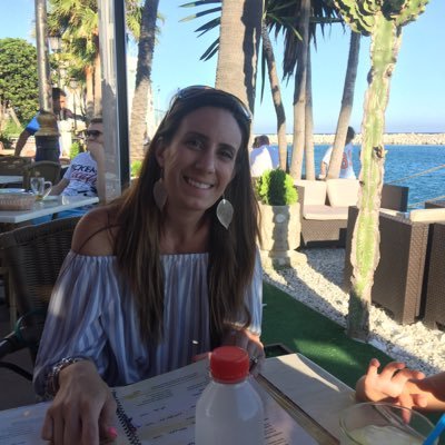 Profe de español 🇨🇴👩🏻🏫🇪🇸, mamá 👨👩👧 y experta en ir de compras 👗👠🕶