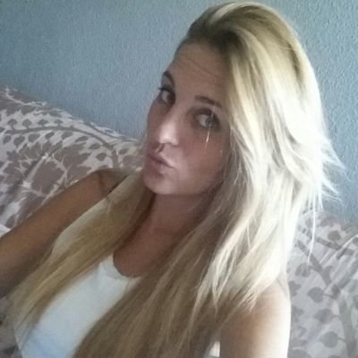 CarmenMD_11's profile picture. Quien quiera saber de mi vida que se compre un libro...
Lo malo de mi que me cuesta OLVIDAR...
