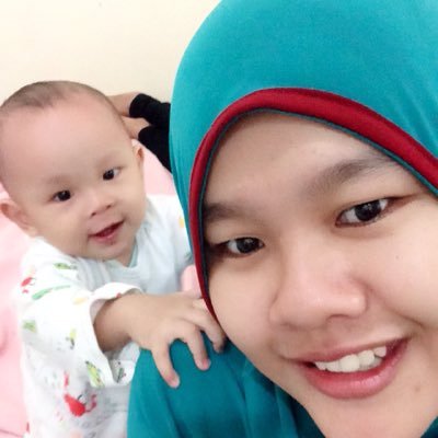 momkidtoys's profile picture. 