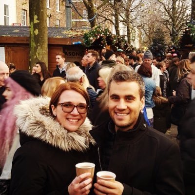 Chocolate addict, hawks fan, West Wing enthusiast, enjoys a chat and a spot of cooking