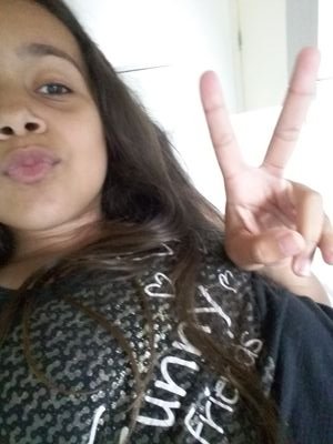 Se engana quem pensa que uma tempestade a derruba. Meu bem,ela gosta de tomar banho de chuva. 🌸⚓