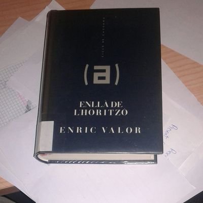 TrailerALAQUAS's profile picture. Compte de twitter d'un grup d'alumnes de l'IES CLARA CAMPOAMOR D'ALAQUÀS.
Anem a fer un tràiler del llibre Enllà de l'horitzó d'Enric Valor.