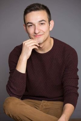 fisher_austen's profile picture. Actor. Writer. Improvisor. Pianist. Apple pie enthusiest.