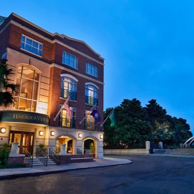 Overlooking Charleston's historic harbor, the HarbourView Inn is located near the famous city market, world renowned restaurants, and antique and boutique shops