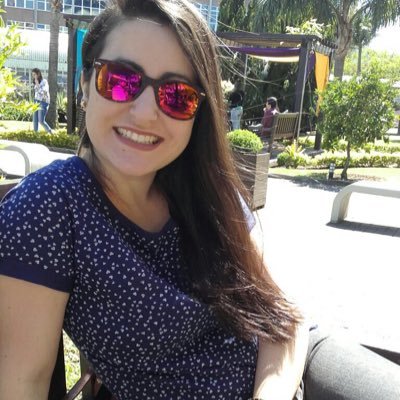 Esposa e Mãe. Secretária Executiva por formação, criativa por vocação, viciada em internet, livros, filmes e café! Cristã♥ e feliz!
