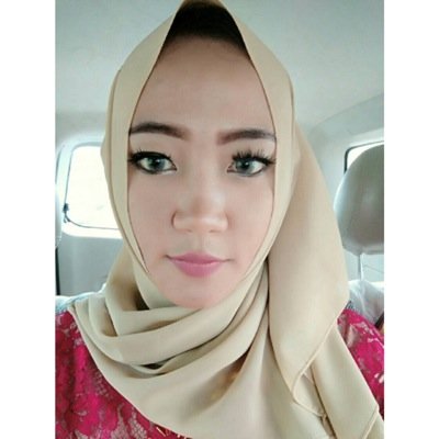 VettySilvia's profile picture. my hero is my mom.