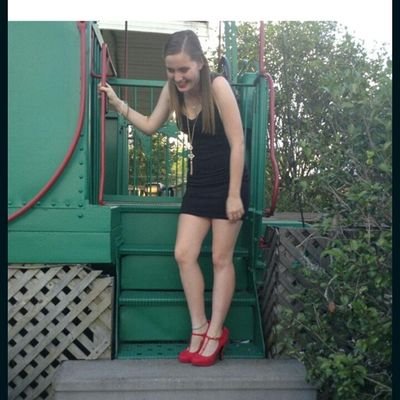 allyloewe123's profile picture. Do what you gotta do.