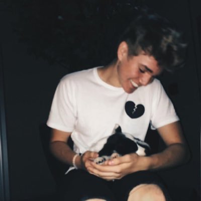 okalrightdamian's profile picture. so I was chilling right