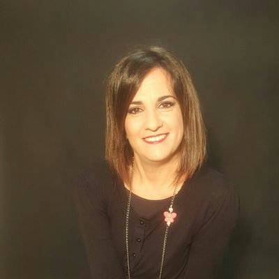 Maquilladora profesional.
Delinear rostros, difuminar miradas y realzar sonrisas con mis pinceles. My life style.
