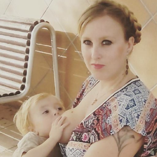 Mamá youtuber, hago videos hablando del embarazo, parto, lactancia y crianza. Apoyo fielmente la lactancia materna llevando a cabo casi 4 años junto a mi hijo.