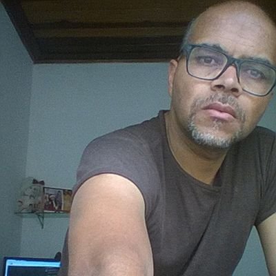 Professor de Sociologia, Palmeirense e torcendo para o Temer cair antes da hora.