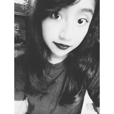 Holaa Me Llama Mari Y Amo La Nutella ,Al Igual Que Las Caricaturas ,Lo Se Soy Algo Infantil Yyy?😜 .Por Cierto Soy Una Patata,Una Patata Kawaii:3
siganme:3
