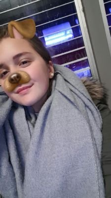 'Ja klar kenne ich sie, sie ist die kleine süße von Fantreffen die so geweint und gezittert hat.' -@miikesinger