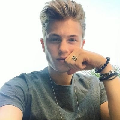 Raphrpgh's profile picture. En vrai une bio ca sert qu'a satisfaire les gens qui s'y trouve. Alors je me met moi ?