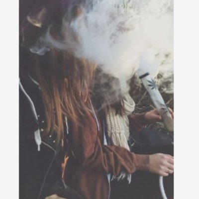 🍁 cannabis enthusiast 💙 lil cool ass chick from the west side