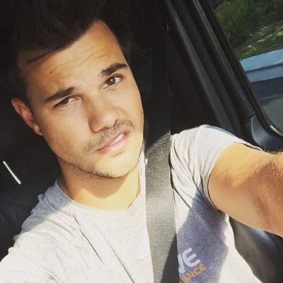 Hey is  name ♠Taylor Lautner♠  I am boy🚹  Age: 24 older your in  seek girlfriend