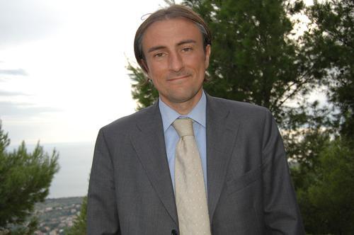 La politica è parte del problema. Il volontariato, no profit, terzo settore deve essere la soluzione, nonostante la politica. Comanda te stesso,servi gli altri