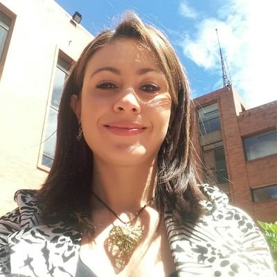 Vallecaucana, Comunicadora Social - Periodista.