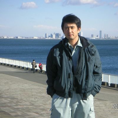 I am a bank employee in Tokyo.  I have lived in Fukuoka and Kobe before.  I hope to make friends around the world.   I am waiting for your many responses.