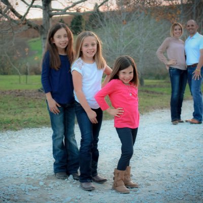 Momma of 3, farm life 👩🏼🌾, 4 🐈⬛, 8 🐐, 1 🐎, too many 🐥🐔, 🚕 ⚽️ 🥅 🏃♀️