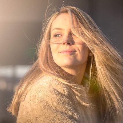 EsteelleP's profile picture. Le vrai bonheur ne dépend d'aucun être, d'aucun objet extérieur; Il ne dépend que de nous.