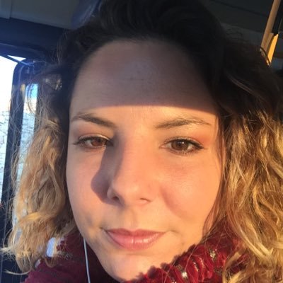 Younique c ma joie de vivre, je m'amuse tout les jours sur les réseaux sociaux. fabuleux maquillage bio. Etre belle à l'extérieur et confidente a l'intérieur