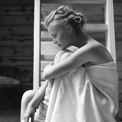 uana_maria's profile picture. Chissà quante cose bellissime succedono mentre siamo distratti dall'attesa di quelle che non succederanno mai.