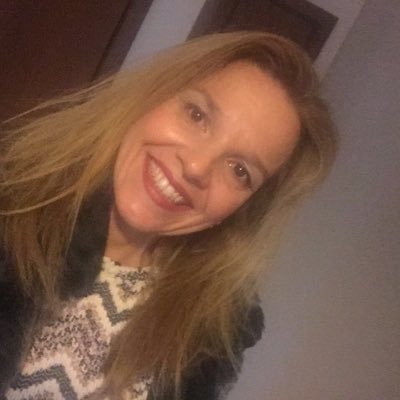 AnaGuarniero's profile picture. 