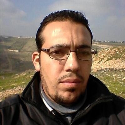 AboAyob18's profile picture. قل للحياة ان استطعت وداعا
نصف الشجاعة ان تموت شجاعا
عش مثلما ولدتك أمك باسلا 
ان الحرائر لا يلدن ضباعا