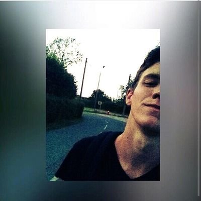 LalaLarrylannoy's profile picture. la vie est une pute