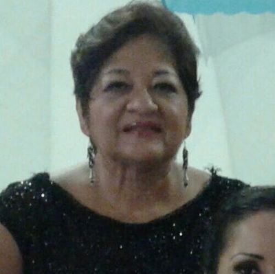 De Chitre, Panama. Graduada en Springfield College, Lic. en Servicio Humanos,Especialista de Recién Nacidos, Educadora de Padres-Post-Parto Doula