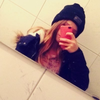 facebook:Lara TheCokolada😂🍫👊. musical.ly:Lara.justin❤️😍. snapchat:larika206🤘🏻