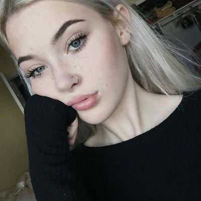 debvuelve's profile picture. 19 años. = Sobreviviendo.