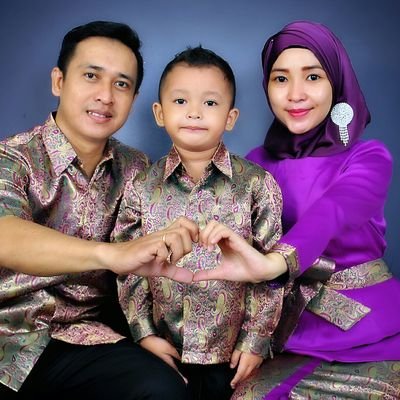 Be honest and Cheerfull... ^_^ └ºνє♡ my fam's