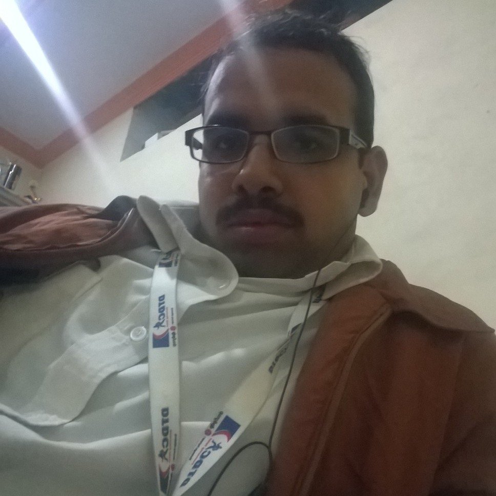 SiddhantKrBajp5's profile picture. जिंदगी ने पूछा, सपना क्या होता है
तो हक़ीकत बोली बंद आँखों में जो अपना होता है खुली आँखों में वही सपना होता है।