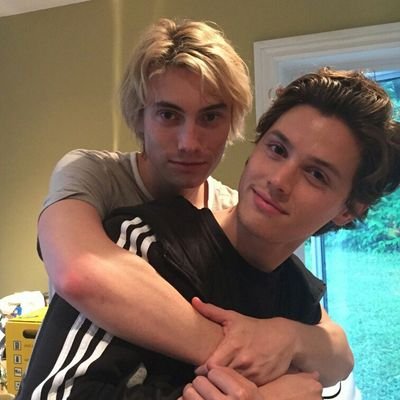 PHIPANDLUKA's profile picture. idk i needed a place to angrily tweet about how much i want eyewitness to continue so HELLO