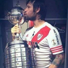 Hincha de River❤CARP❤,Si Muero que se por River❤// //El Fútbol es mi vida⚽ =❤// Mis idolos:Cavenaghi y Messi ⚽⚽