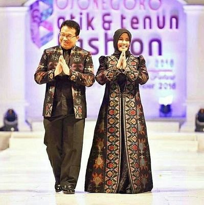 Ketua Tim Penggerak PKK Kabupaten Bojonegoro
Bila Dapat Mencintai Kenapa Harus Membenci
Satu cinta : Bojonegoro
#trulylovebojonegoro