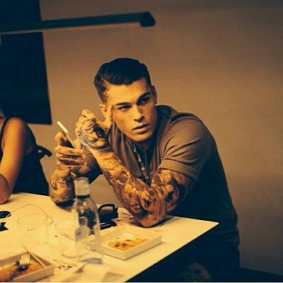 _alejandro_rpg's profile picture. ~c'est une métaphore🚬~