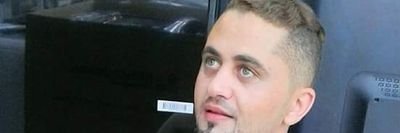 ro77mnsy's profile picture. هناك أشخاص رائعون يدخلون صفحتنا خفية ...!
لكن رائحة عطرهم تفضحهم .. يماني ولي الفخر