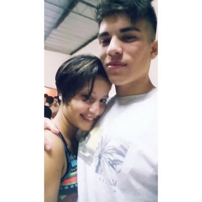 LuuFaess's profile picture. El día que me muera yo quiero mi cajón pintado rojo y blanco como mi corazón ♪