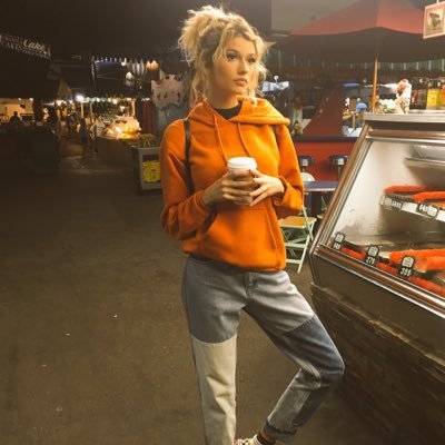 sucs2suc's profile picture. i am trying to love the world back to normal