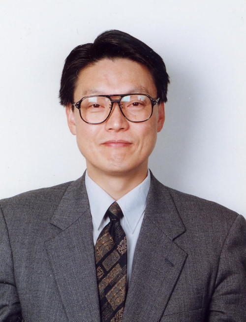 「販売戦略検討会」というマーケティング研究会の代表幹事です。毎月、多様なマーケティングのケーススタディを学んでいます。大企業、ベンチャー企業、弁護士、税理士、大学教授が参加しています。本業は蒼天というマーケティングＰＲを専門とする会社を経営しています。