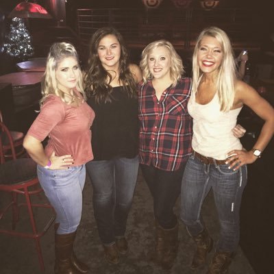 Liinzzzy's profile picture. I live in {paradise} - a state of mind, a day far from perfect, where trials bring you close to those who love you and make you see the silver lining.